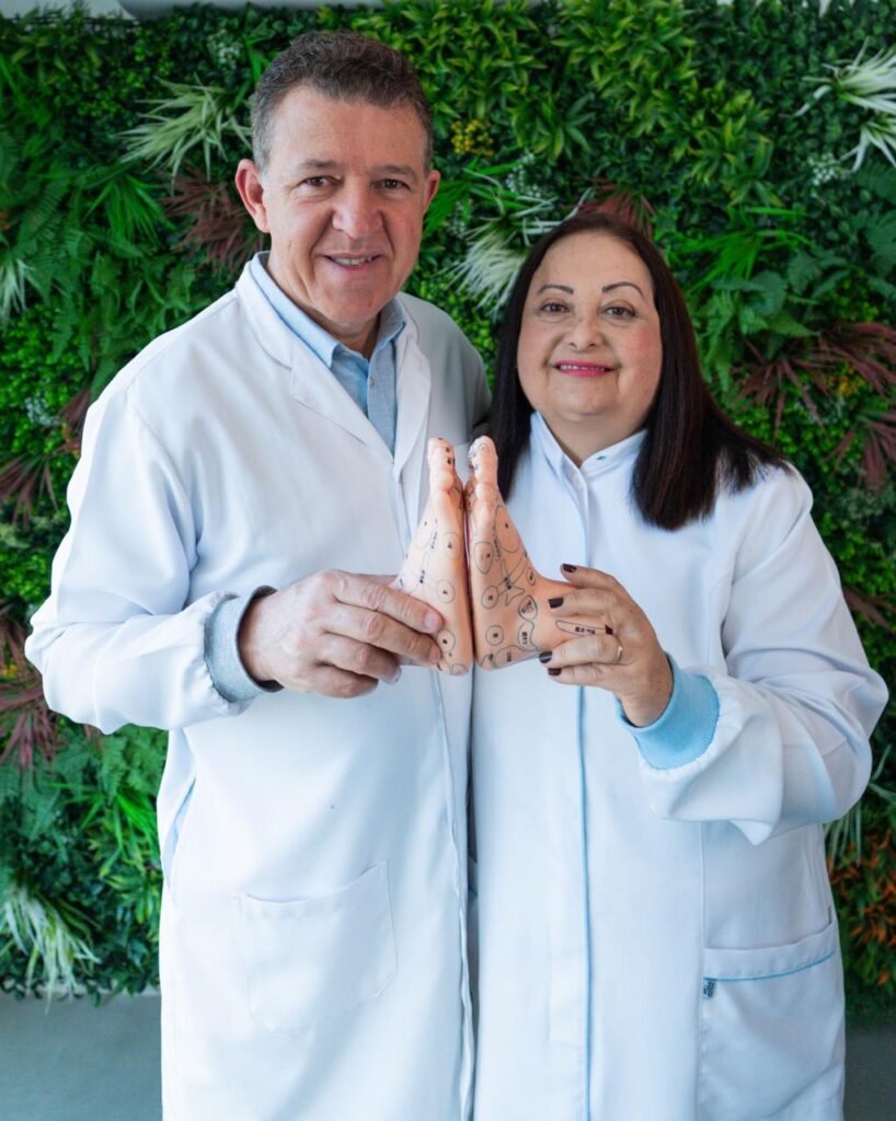 Professor Roberto Rodrigues e Professora Vilma Scalize apresentando o Método PROPÉS de Reflexologia Podal